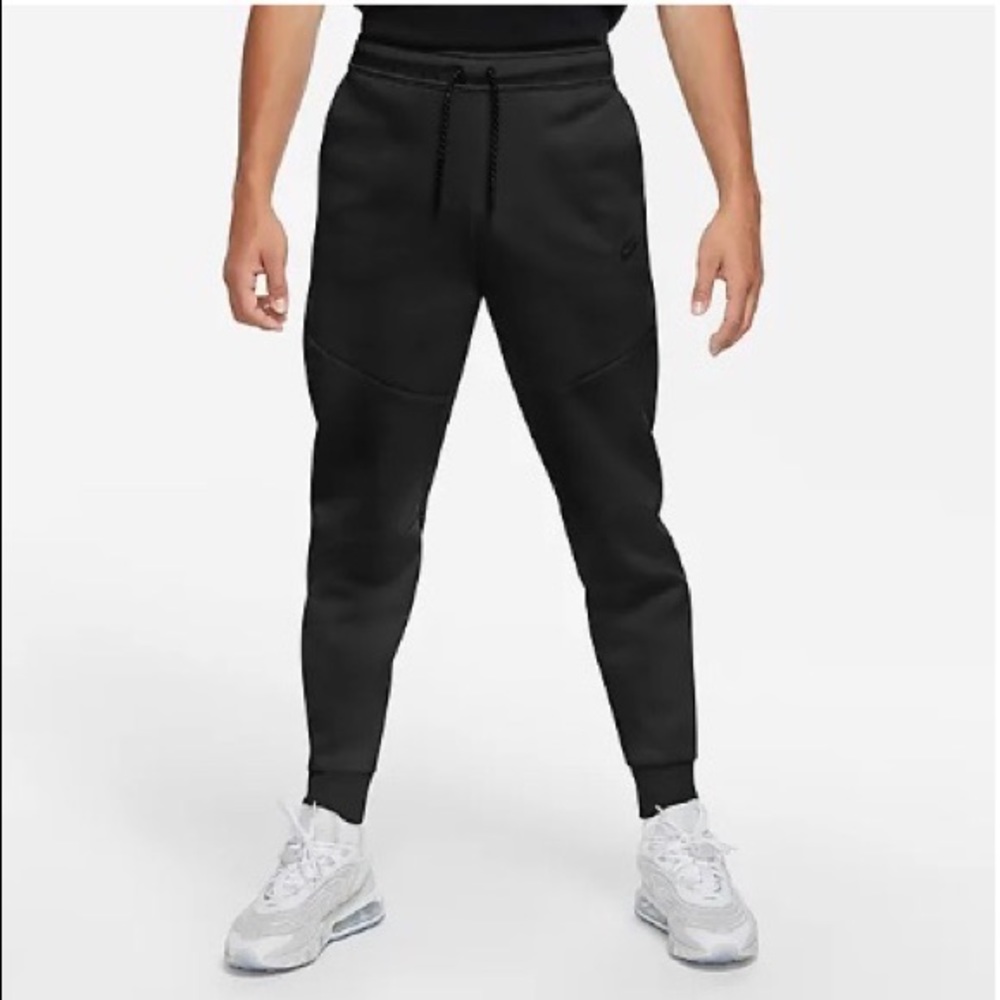 Nike Men’s Black M Tech Fleece Joggers